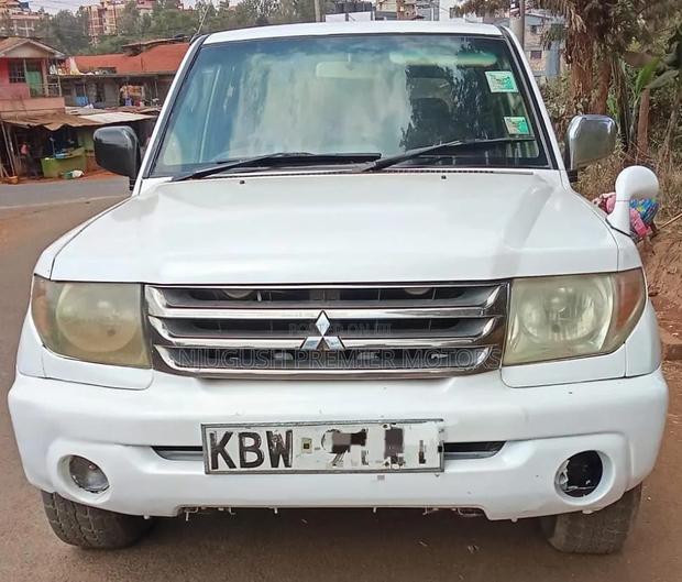 Mitsubishi Pajero 2005 White
