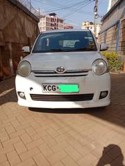 Toyota Sienta 2009 White for sale