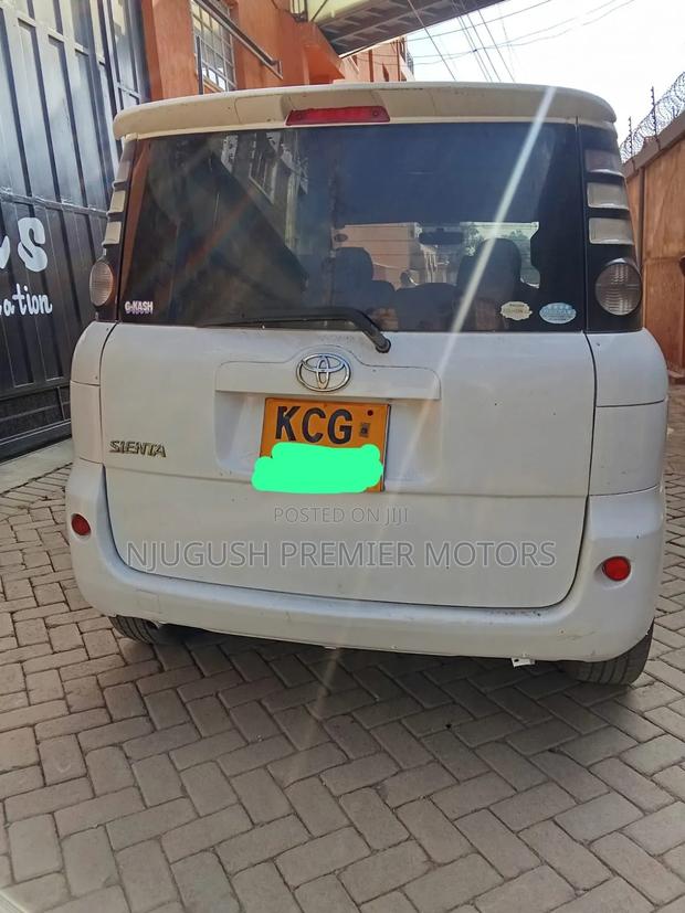 Toyota Sienta 2009 White