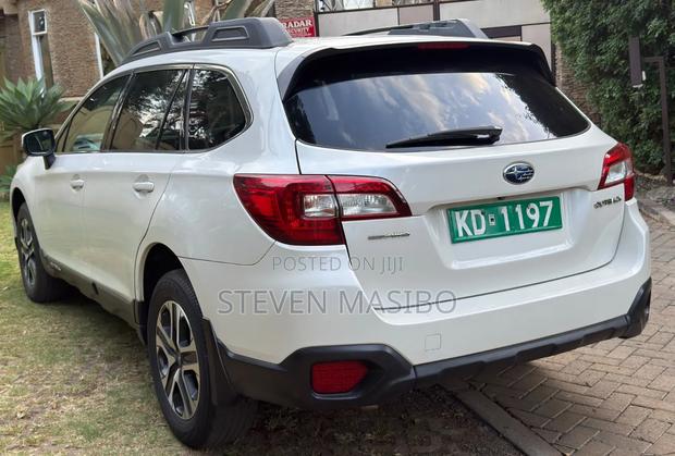 Subaru Outback 2018 White