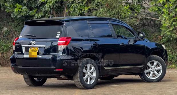 Toyota Vanguard 2011 Black