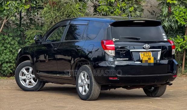 Toyota Vanguard 2011 Black
