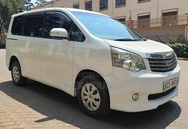 Toyota Noah 2011 White