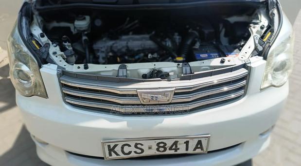 Toyota Noah 2011 White