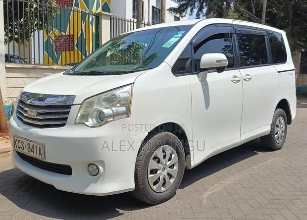 Toyota Noah 2011 White