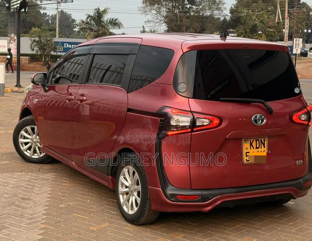 Toyota Sienta 2017 Burgundy