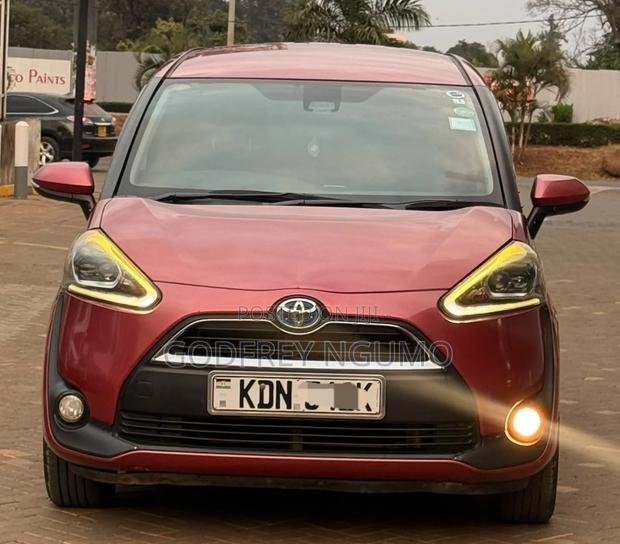 Toyota Sienta 2017 Burgundy
