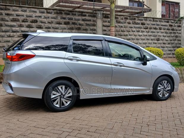 Honda Fit Shuttle 2016 Silver