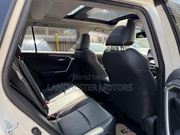 Toyota RAV4 Adventure 2019 White