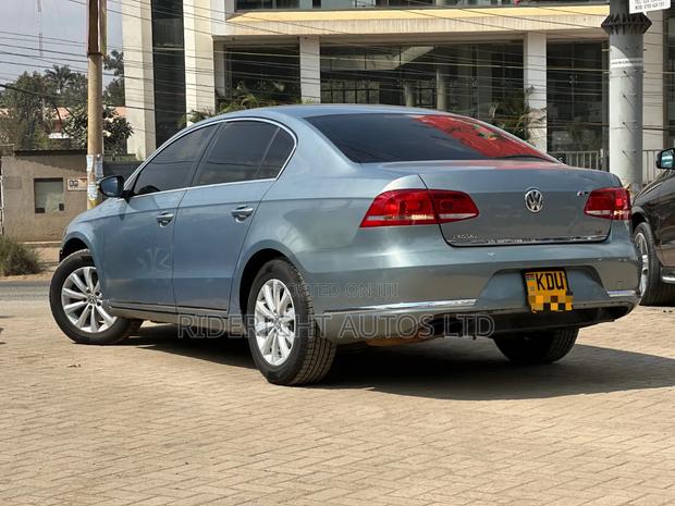 Volkswagen Passat 2013 Blue