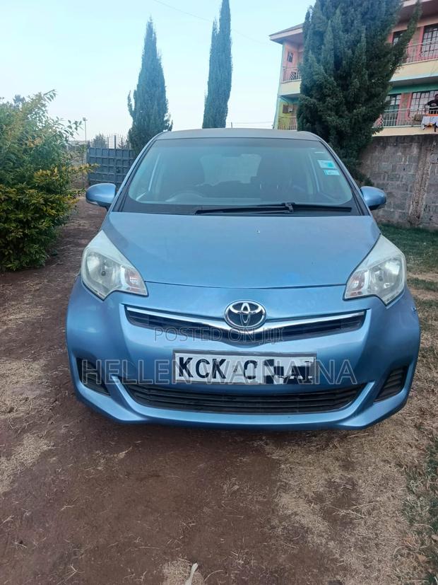 Toyota Ractis 2011 Blue