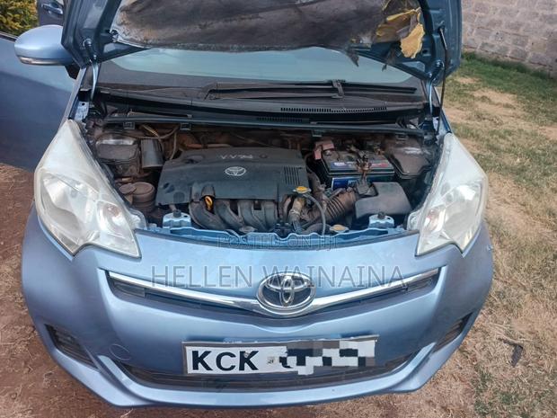 Toyota Ractis 2011 Blue