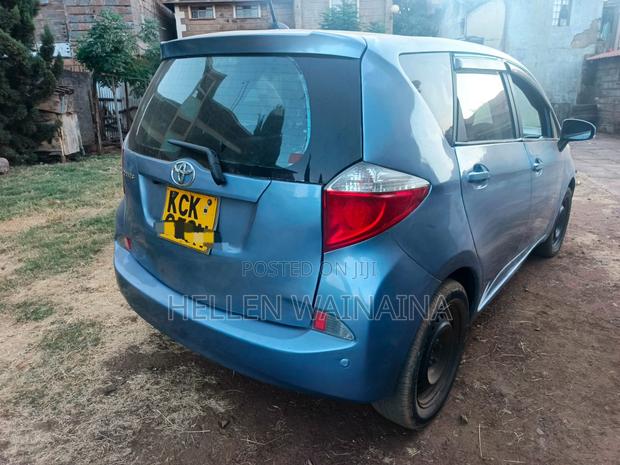 Toyota Ractis 2011 Blue
