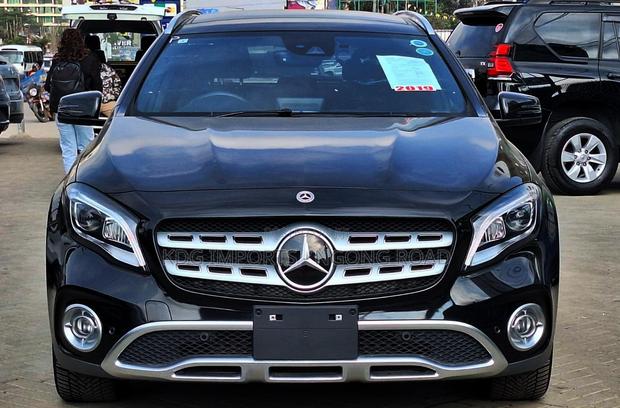 Mercedes-Benz 220 2019 Black