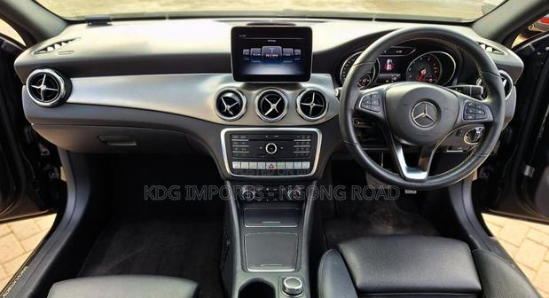 Mercedes-Benz 220 2019 Black