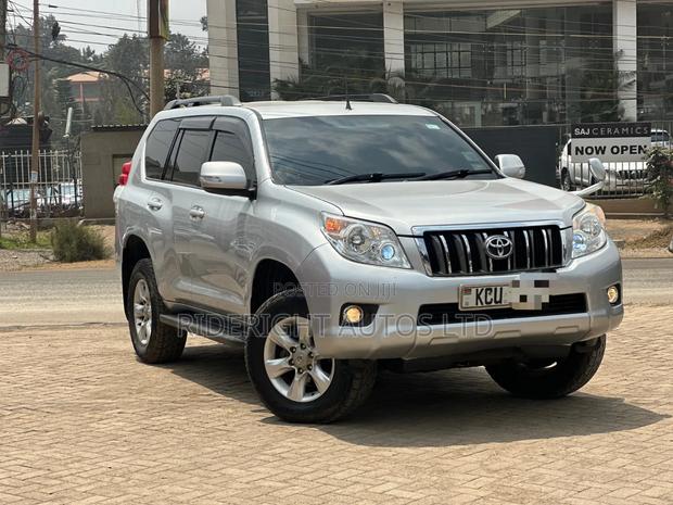 Toyota Land Cruiser Prado 2012 Silver