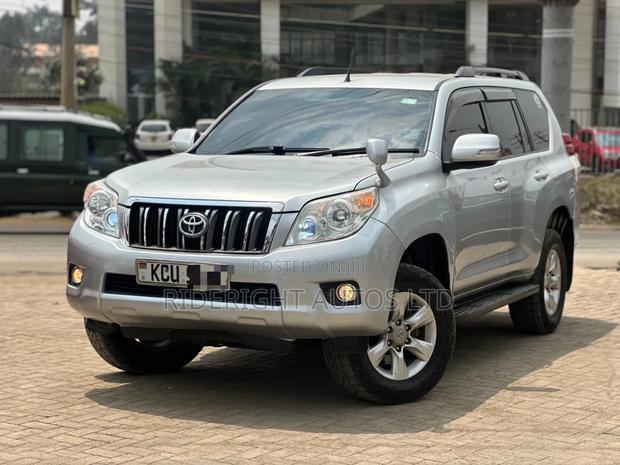 Toyota Land Cruiser Prado 2012 Silver