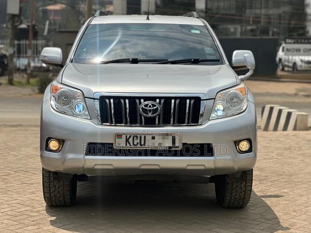 Toyota Land Cruiser Prado 2012 Silver