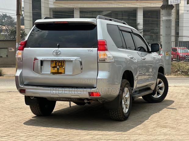 Toyota Land Cruiser Prado 2012 Silver