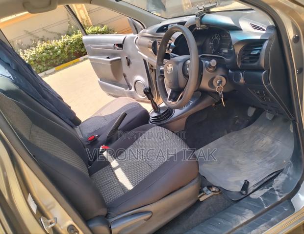 Toyota Hilux 2021 Brown