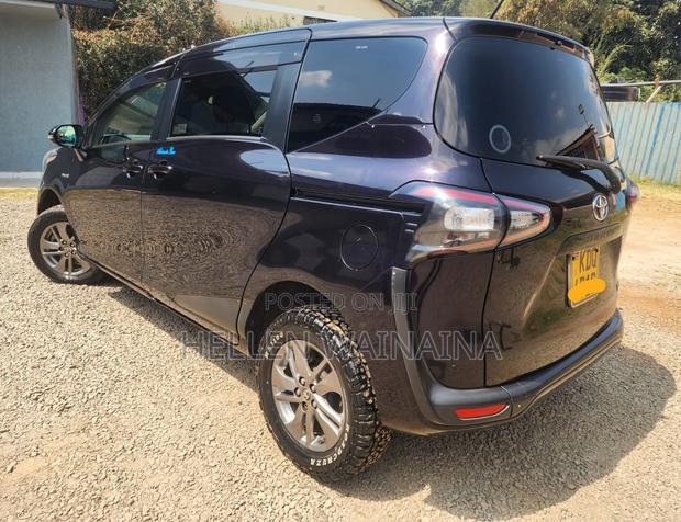 Toyota Sienta 2017 Black