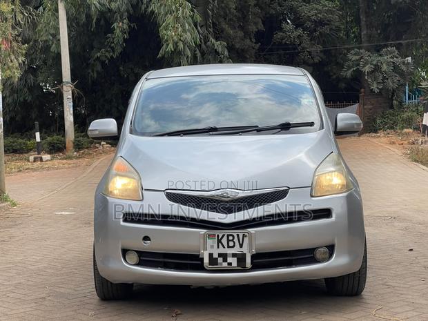 Toyota Ractis 1.5 FWD 2006 Silver
