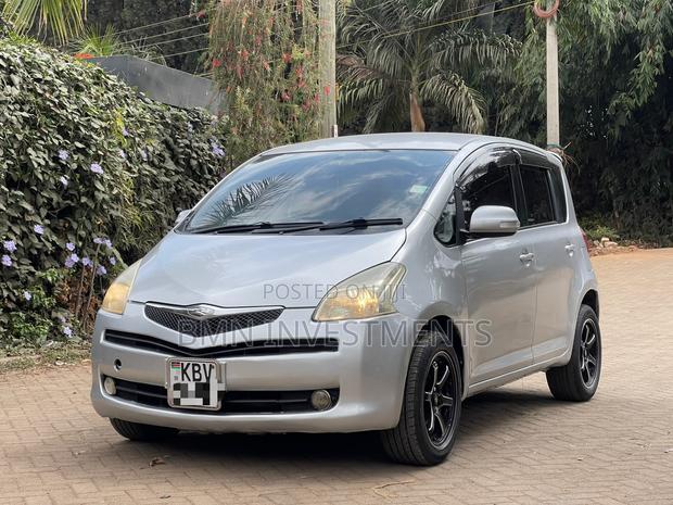 Toyota Ractis 1.5 FWD 2006 Silver