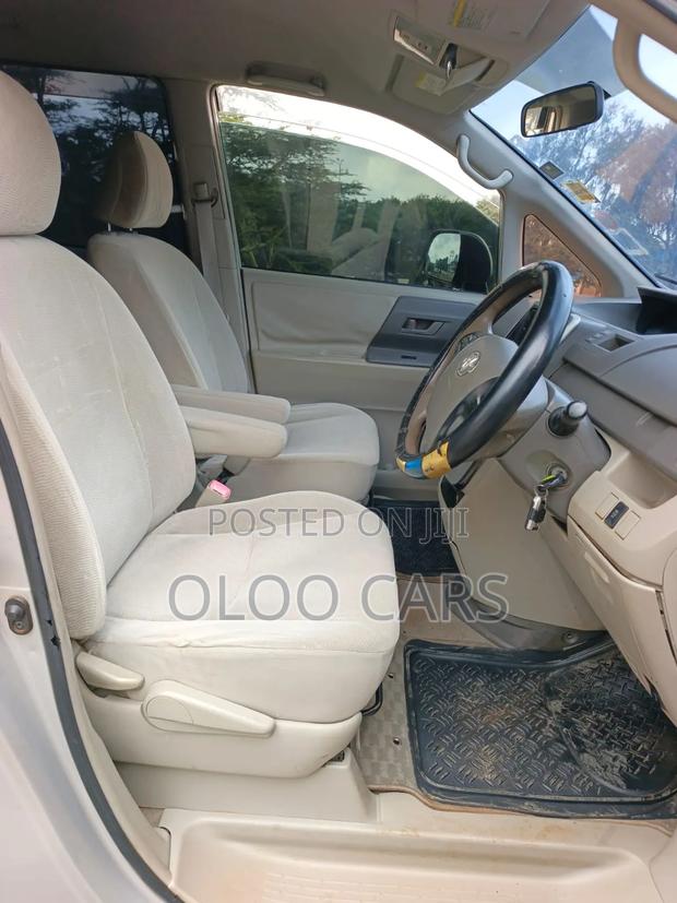Toyota Noah 2011 Silver