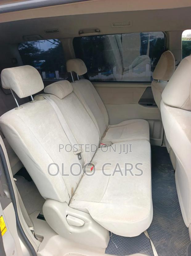 Toyota Noah 2011 Silver