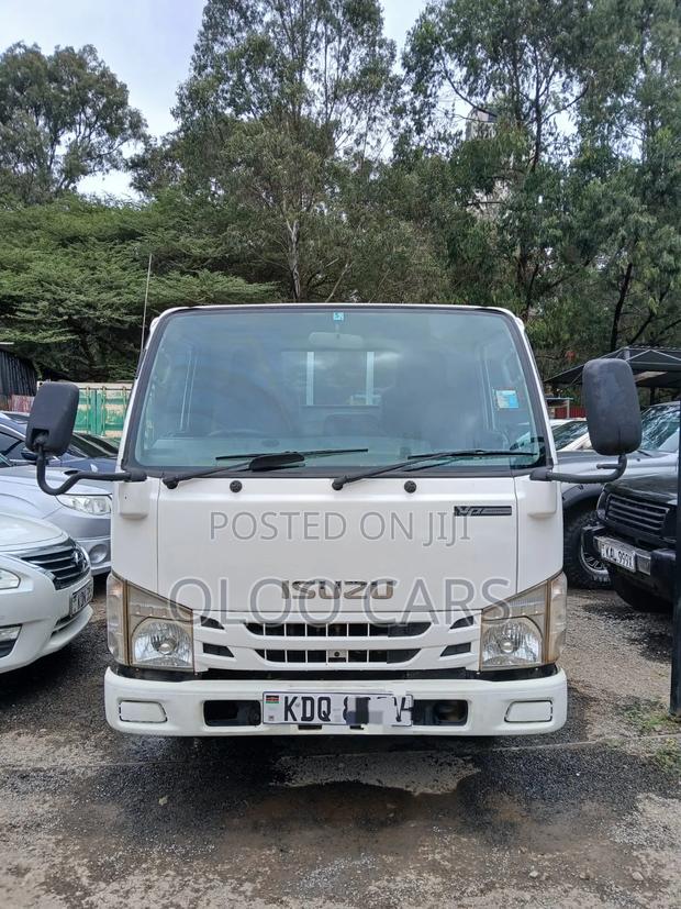Isuzu ELF Truck 2016 White