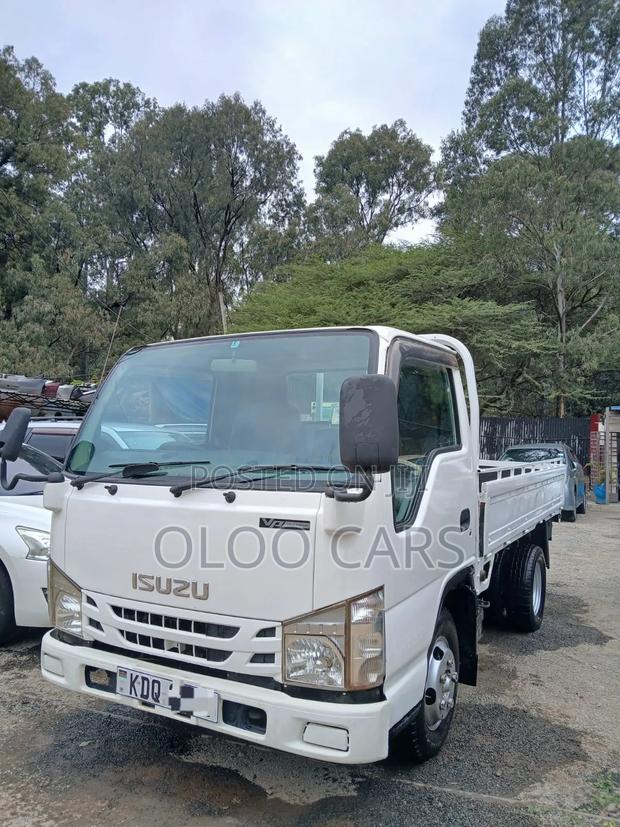 Isuzu ELF Truck 2016 White