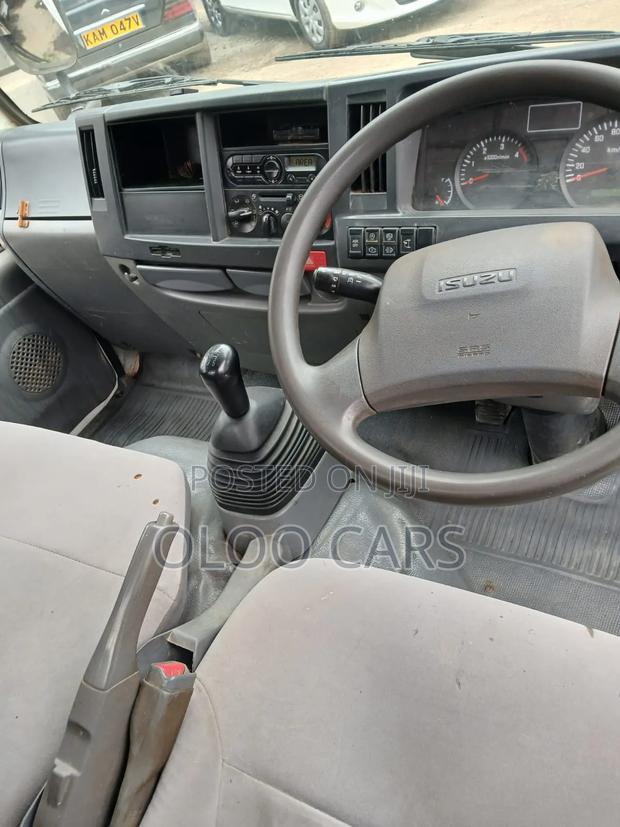 Isuzu ELF Truck 2016 White