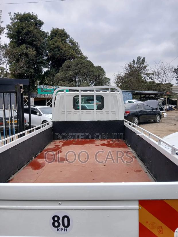 Isuzu ELF Truck 2016 White