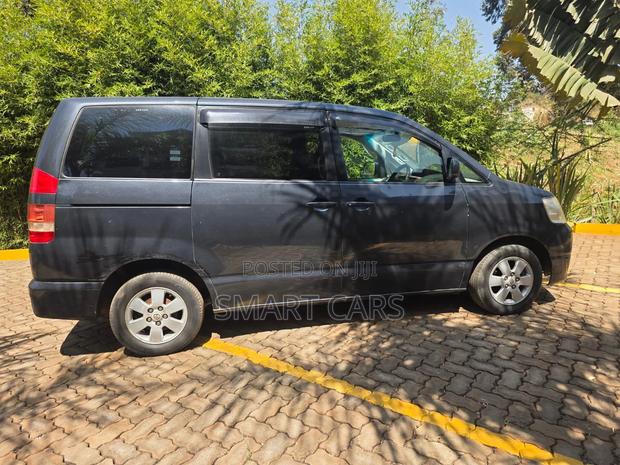 Toyota Noah 2005 Gray
