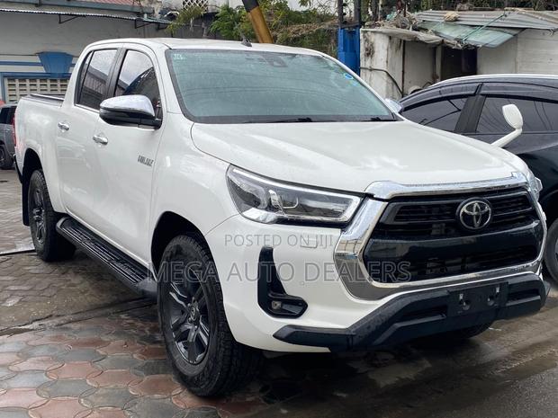 Toyota Hilux 2020 White