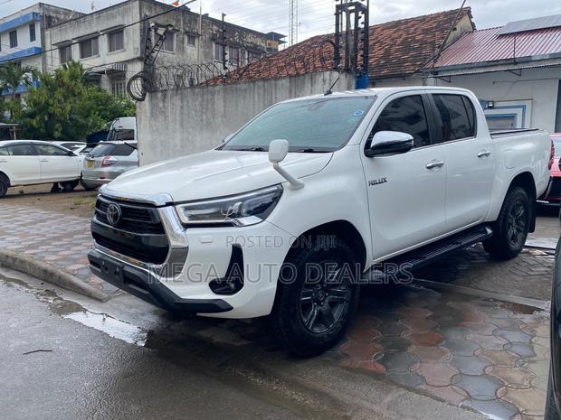 Toyota Hilux 2020 White