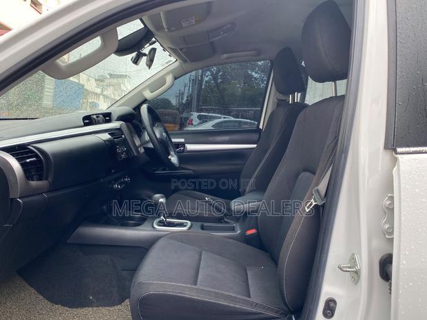 Toyota Hilux 2020 White