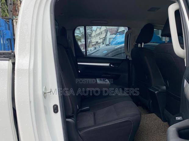 Toyota Hilux 2020 White