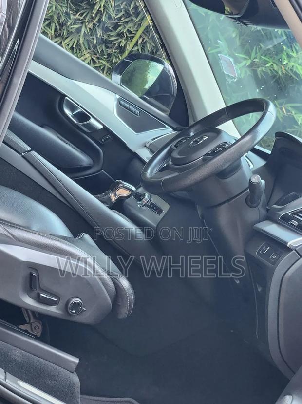 Volvo XC90 T5 Momentum AWD 2018 Black