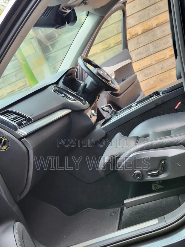 Volvo XC90 T5 Momentum AWD 2018 Black