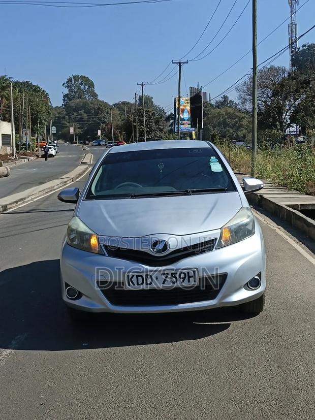 Toyota Vitz 2014 Silver
