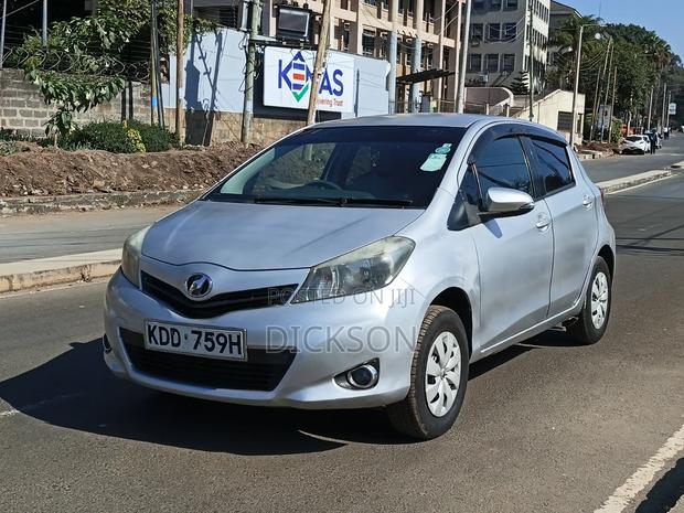 Toyota Vitz 2014 Silver