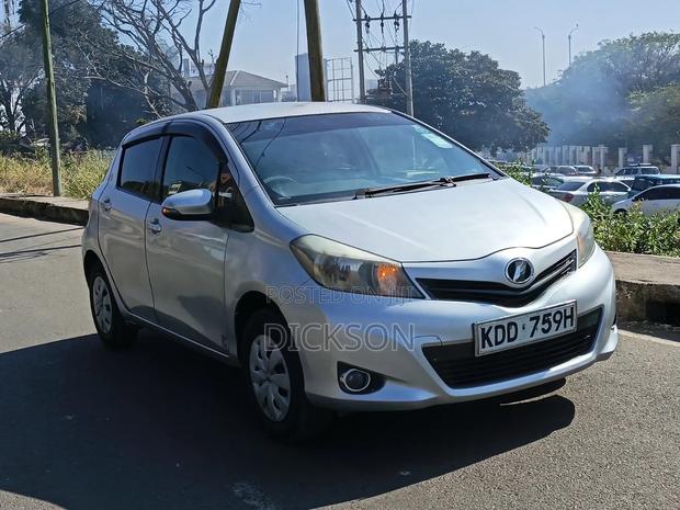 Toyota Vitz 2014 Silver
