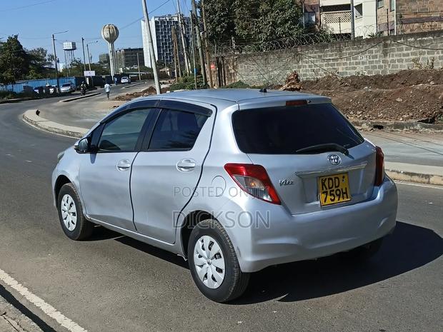 Toyota Vitz 2014 Silver