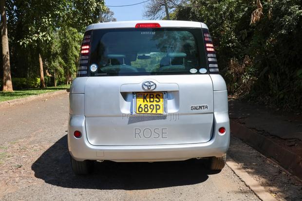 Toyota Sienta 2006 Silver