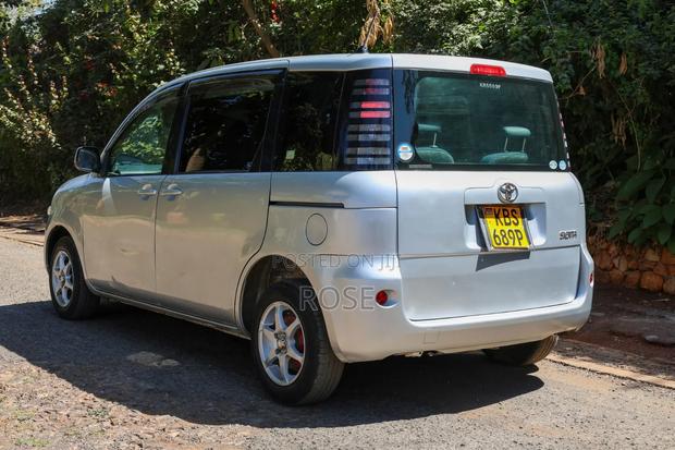 Toyota Sienta 2006 Silver