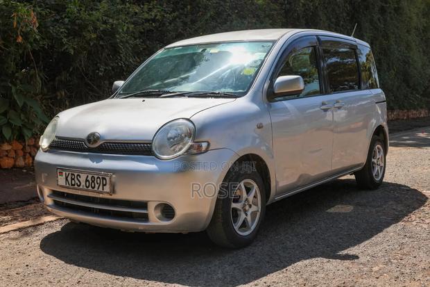 Toyota Sienta 2006 Silver