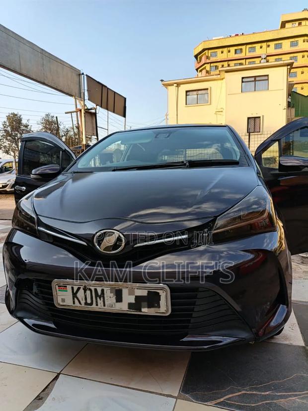 Toyota Vitz 2016 Black