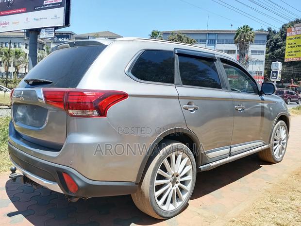 Mitsubishi Outlander 2016 Silver
