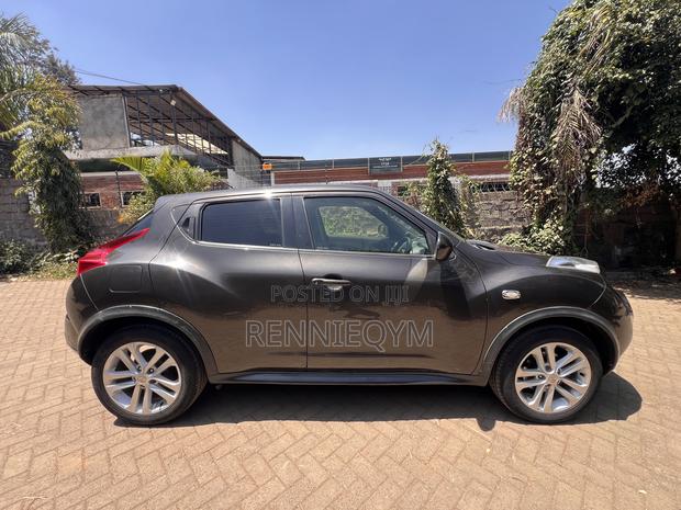 Nissan Dualis 2013 Brown